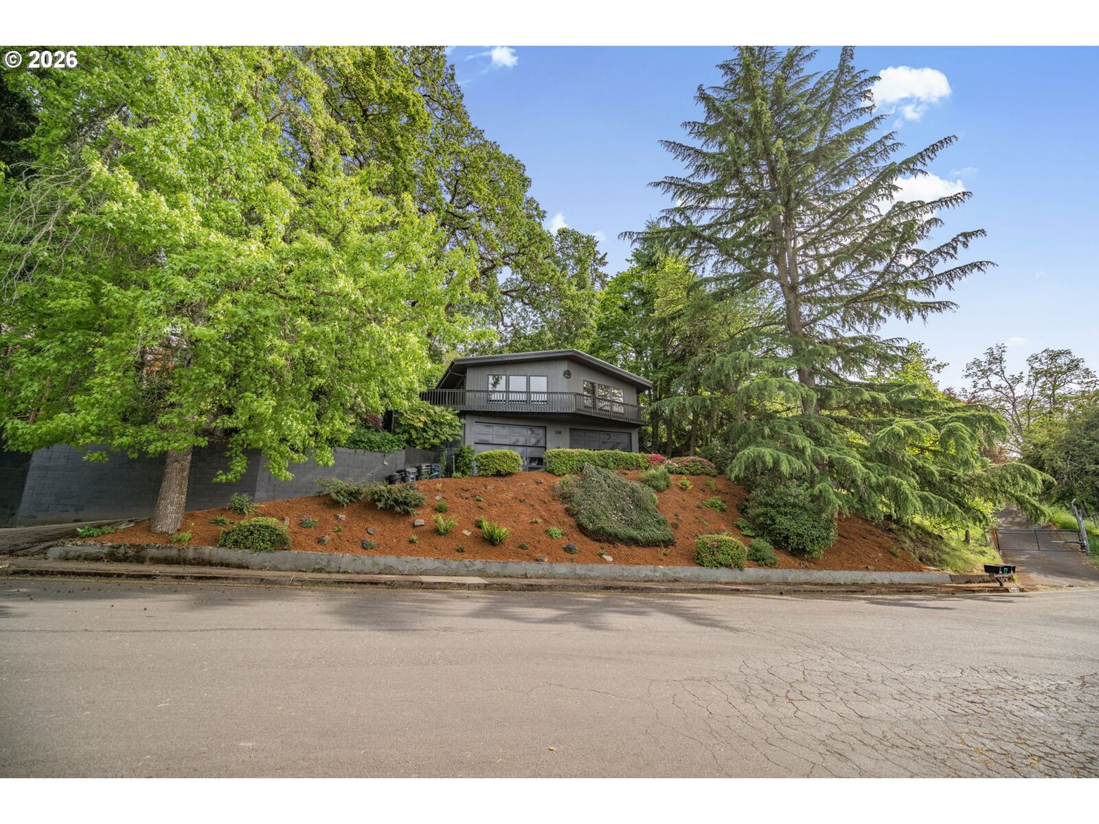 Property Photo:  2610 Highland Oaks Dr  OR 97405 