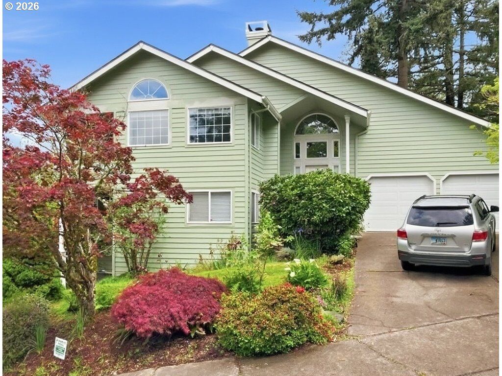 Property Photo: 2533 Moon Mountain Dr OR 97403