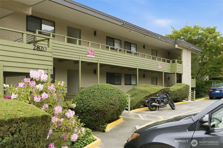 Property Photo:  2820  15th Avenue W  WA 98119 