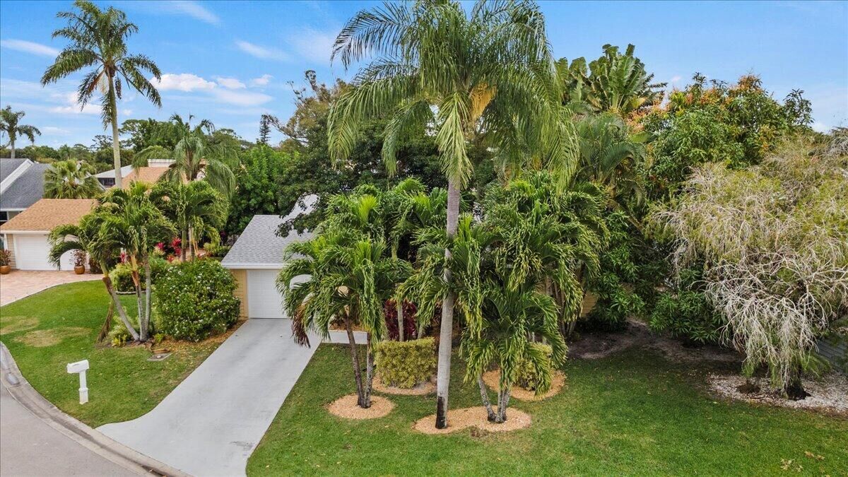 Property Photo: 6691 S Pine Court FL 33418