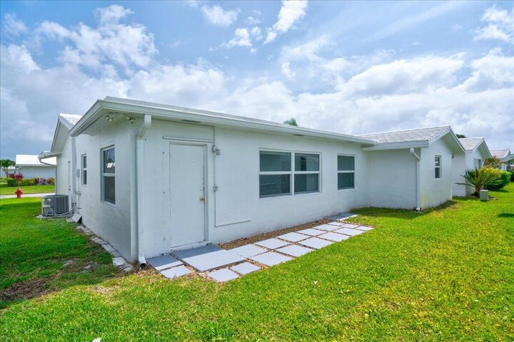 Property Photo:  2086 SW 12th Avenue  FL 33426 