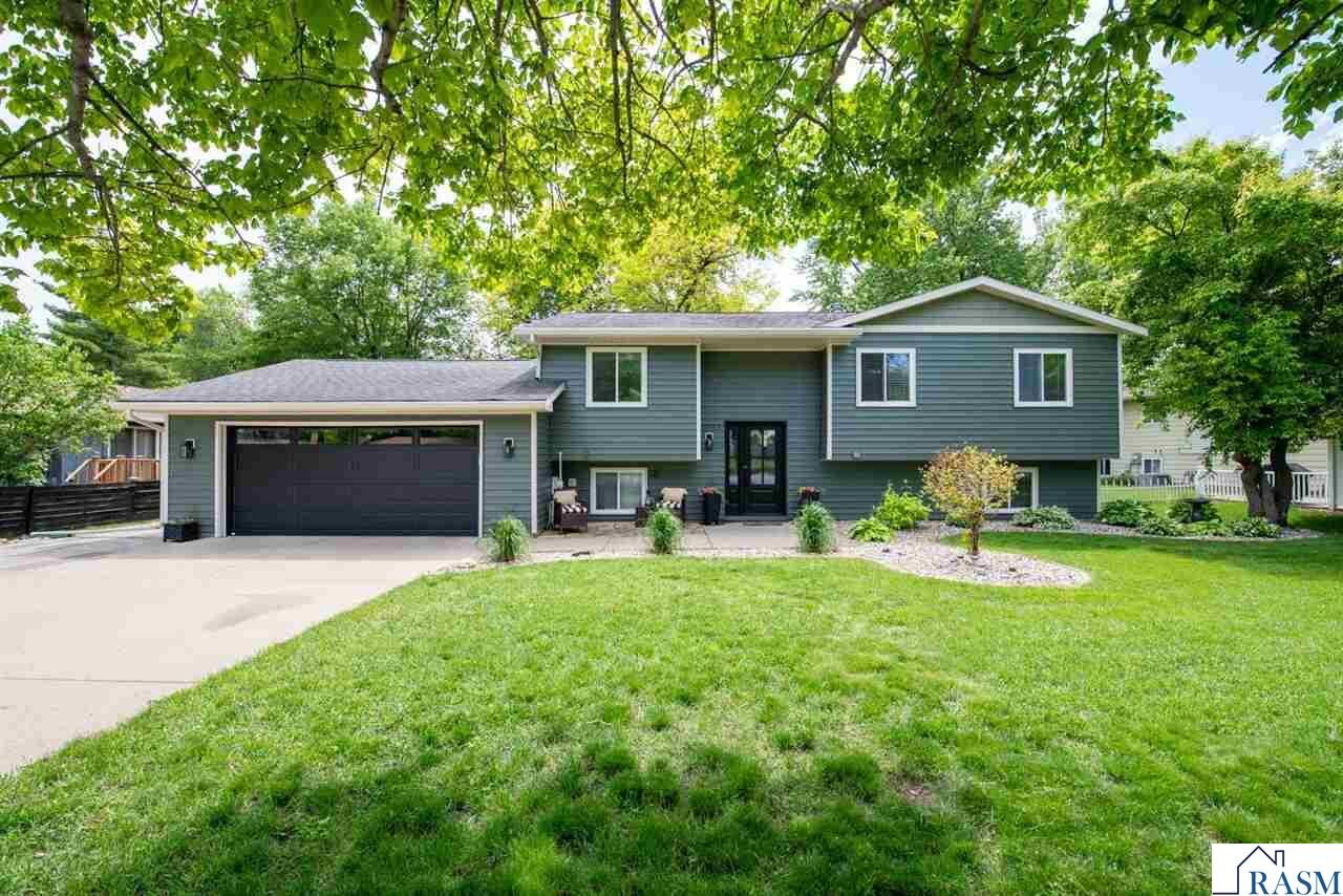 Property Photo: 1603 Nottingham Drive MN 56003