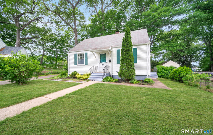 Property Photo:  15 South Court  CT 06450 