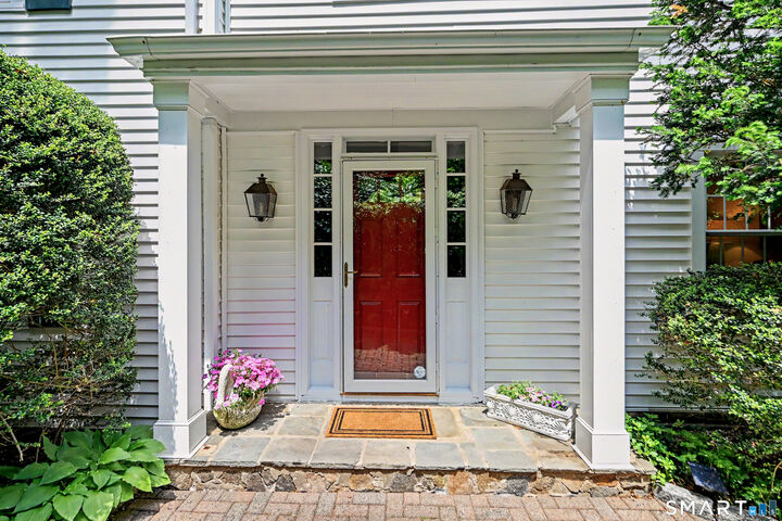 Property Photo:  320 Ingleside Drive  CT 06903 