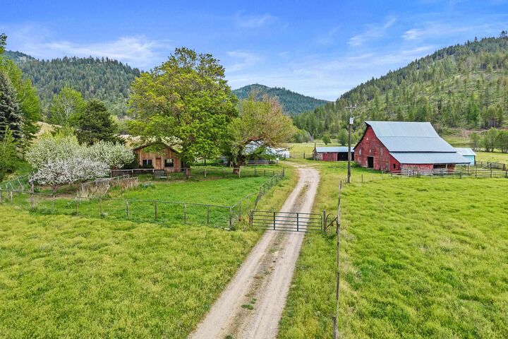 Property Photo:  3114 Old Baldy Rd  WA 99167 