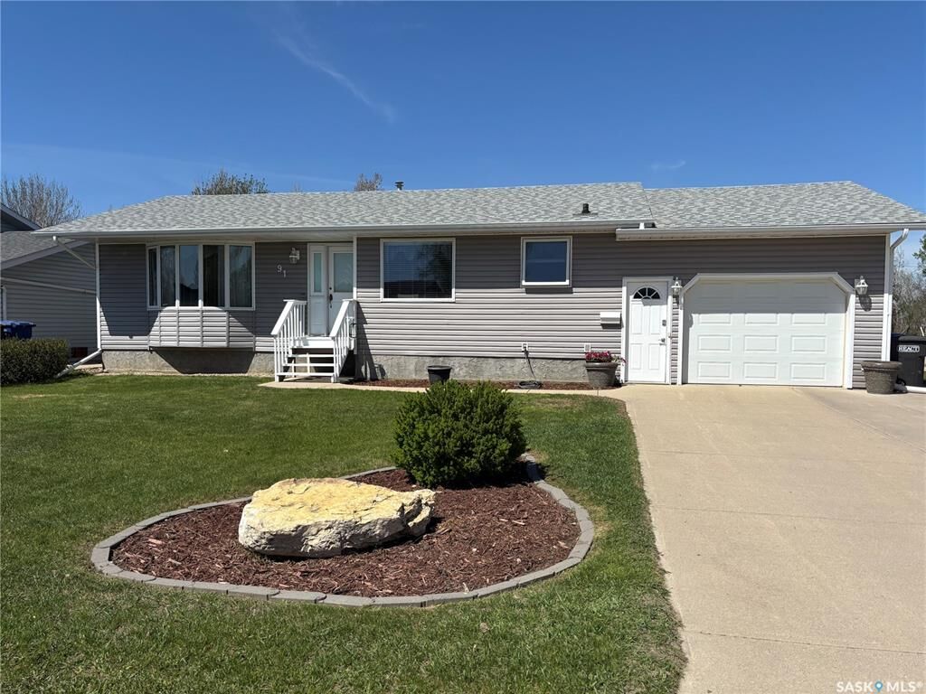 Property Photo: 91 2nd Avenue SK S0K 2A0
