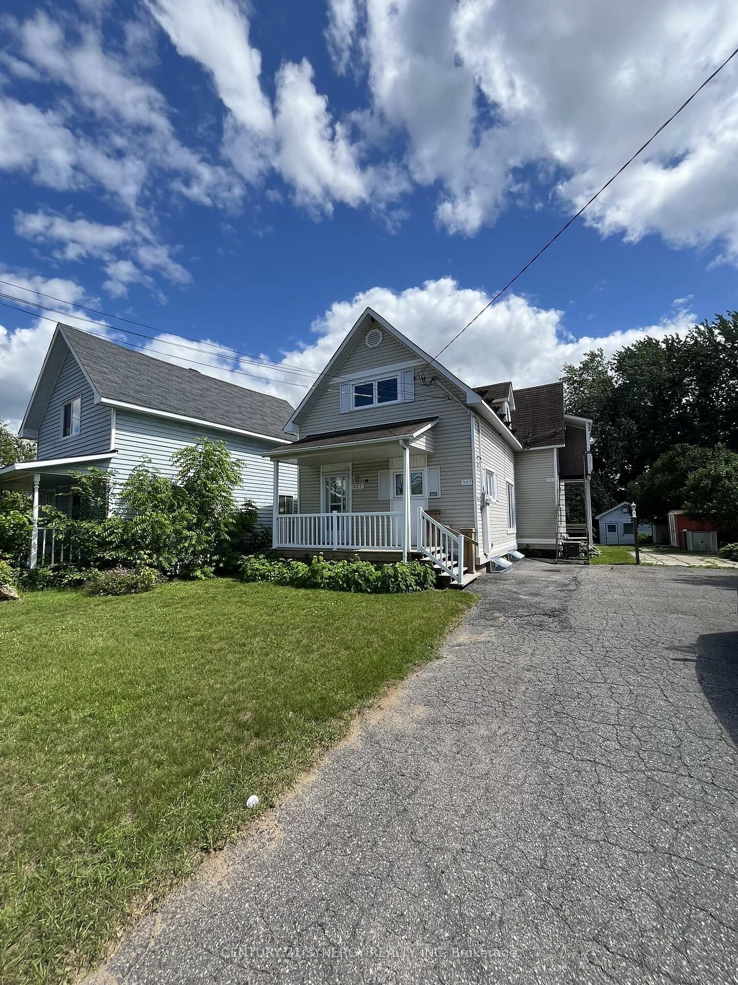 Property Photo: 927-931 Laurier Street ON K4K 1G4