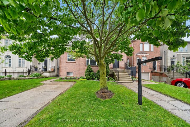 Property Photo: 527 Glengarry Avenue ON M5M 1G2