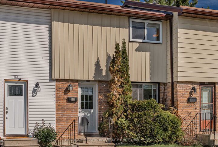 Property Photo: 316 Forsyth Street 11 ON K7G 2Y1