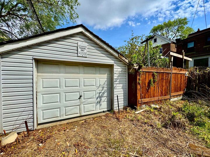Property Photo: 216 Montrose Avenue ON M6G 3G7