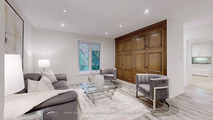 Property Photo: 15 Farrington Drive ON M2L 2B4