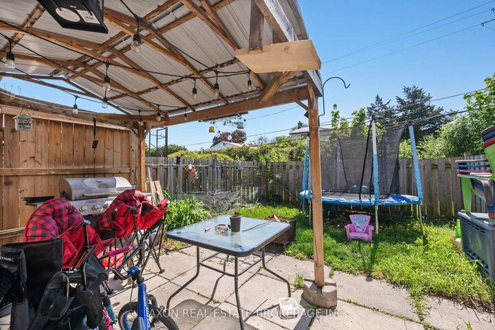 Property Photo:  869 Oakview Avenue  ON K7M 6V4 