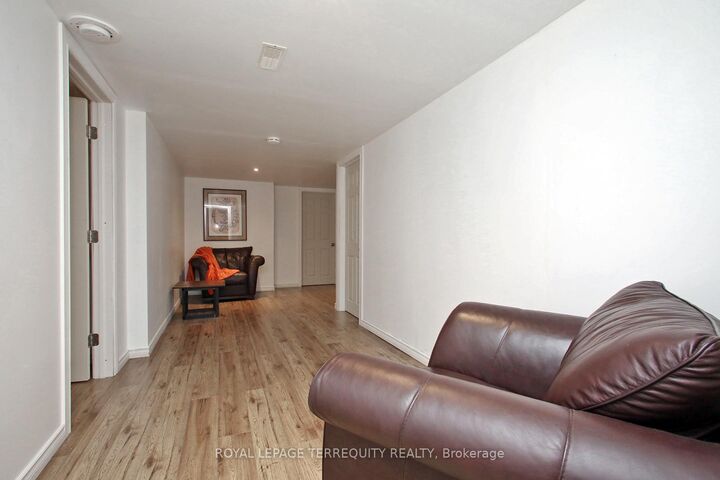 123 Village Crescent — photo 1
