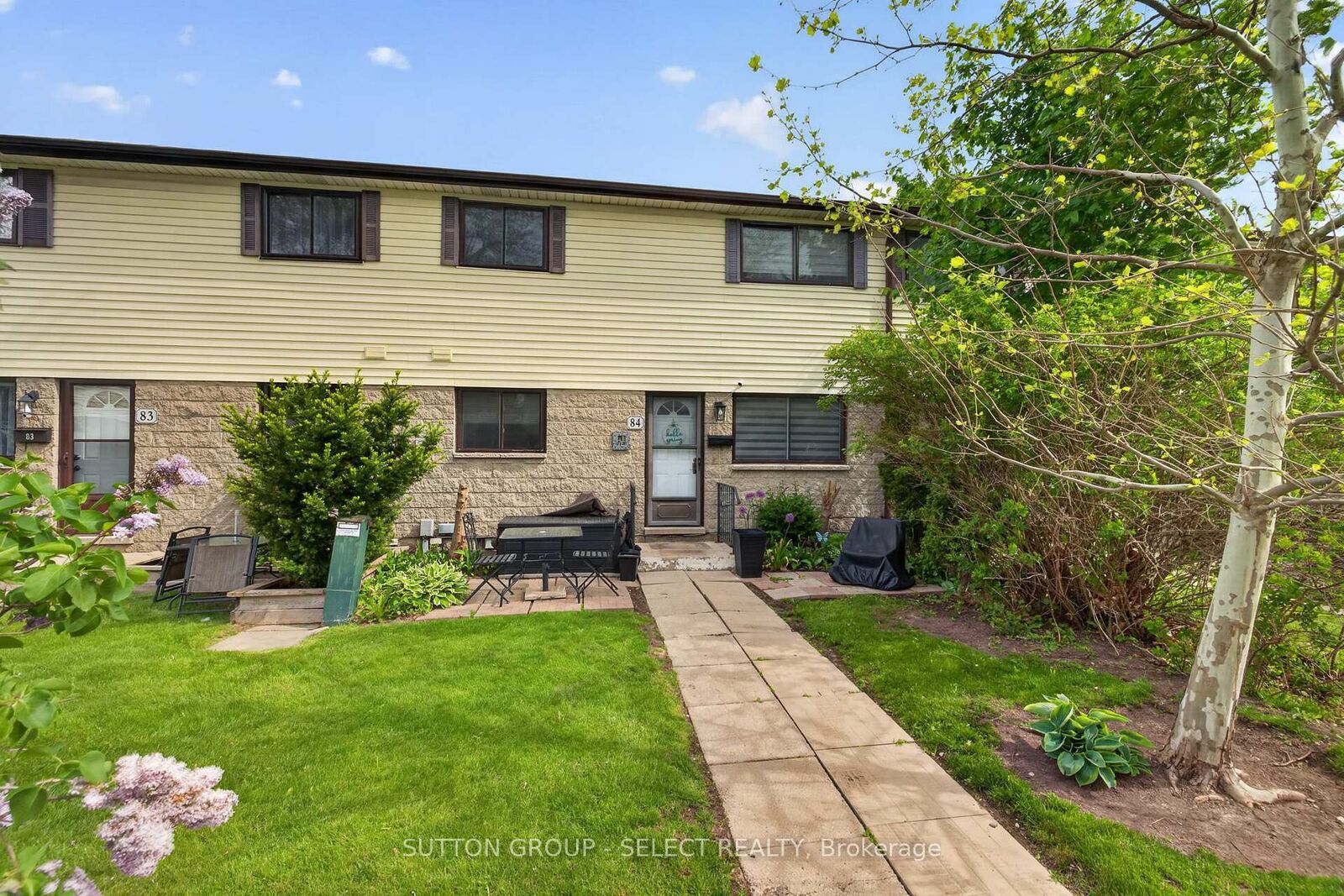 Property Photo: 825 Dundalk Drive 84 ON N6C 3V6