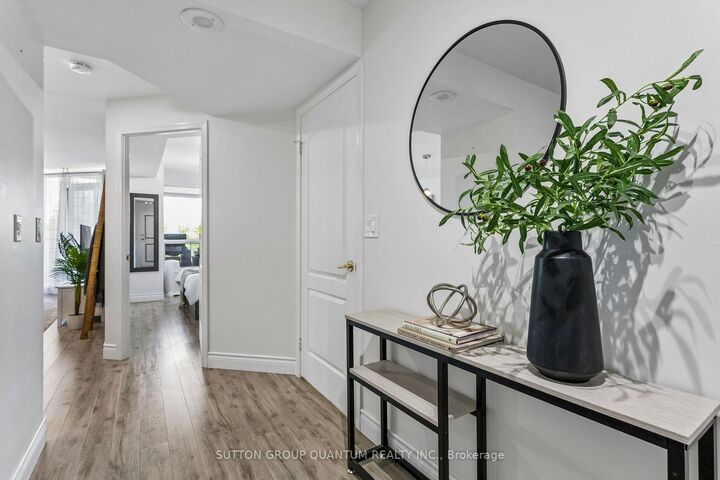 Property Photo: 1150 Parkwest Place 307 ON L5E 3K4