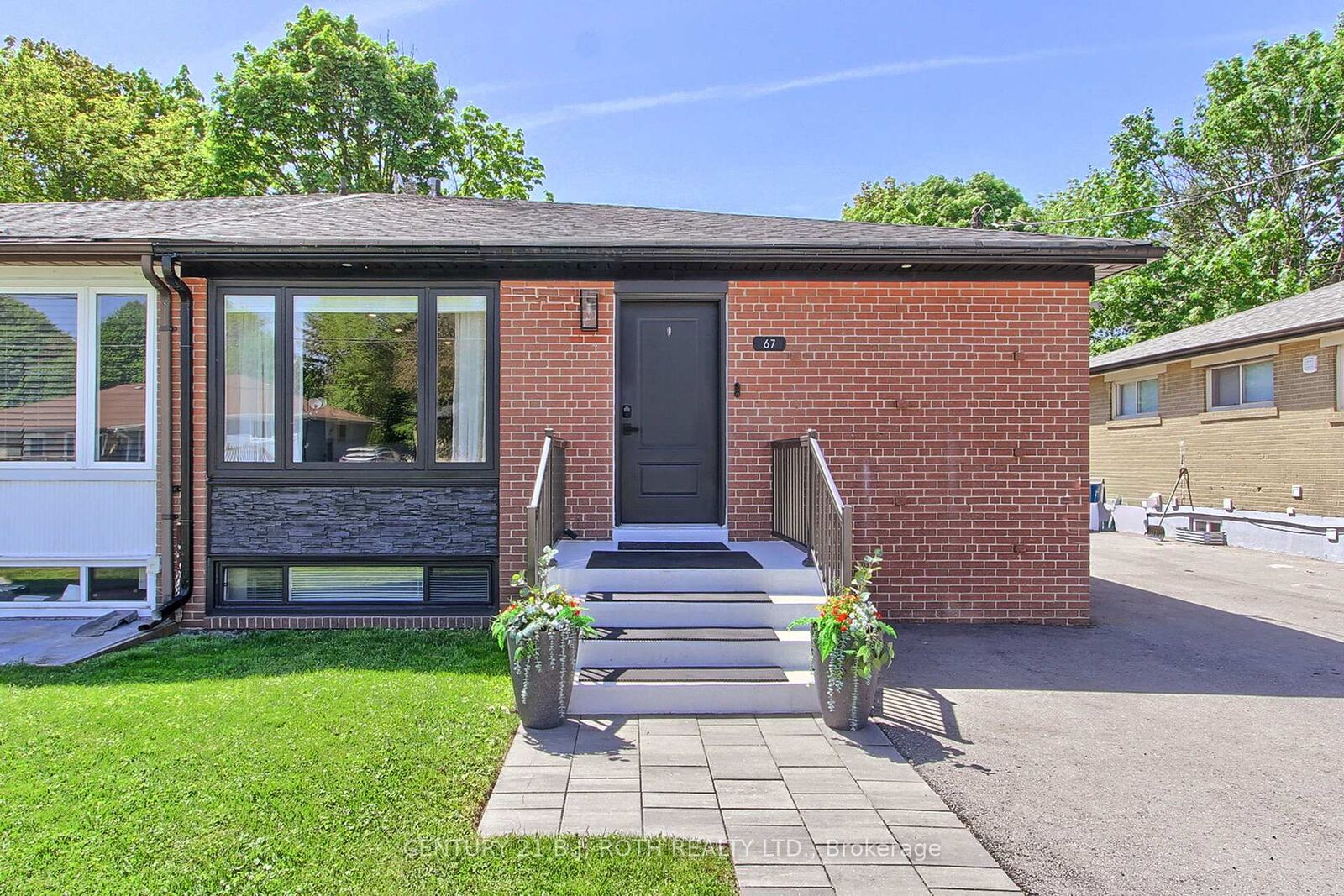 Property Photo:  67 Davis Road  ON L4G 2B4 
