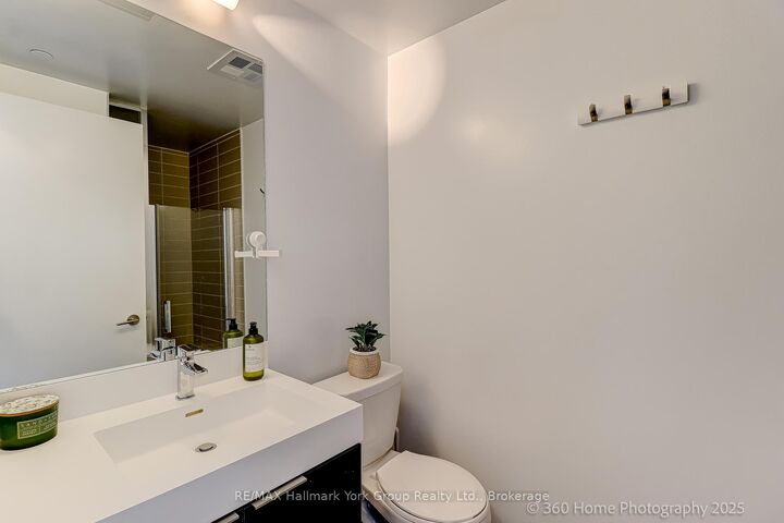 Property Photo:  3100 Keele Street 534  ON M3M 2H4 