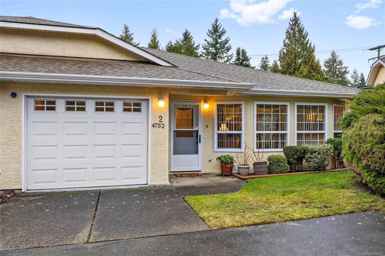 Property Photo:  4752 Uplands Dr 2  BC V9T 5V1 