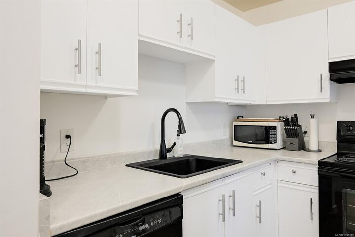 Property Photo: 1619 Morrison St 201 BC V8R 6R8