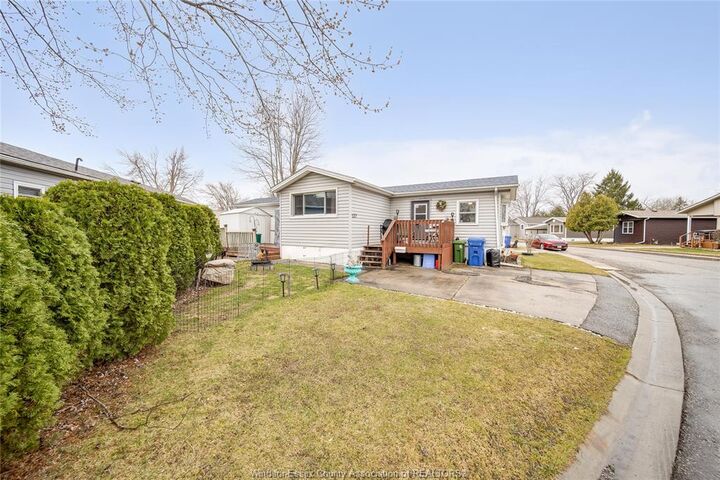 Property Photo: 137 Dana Drive ON N8K 2A3