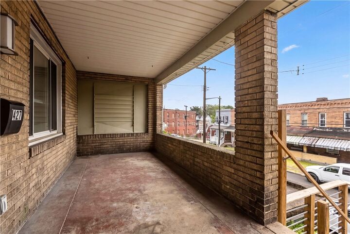 Property Photo: 427 Kingsboro St PA 15211