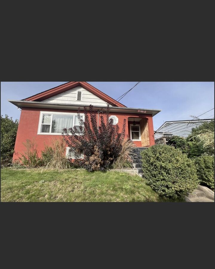 Property Photo: 33137 3rd Avenue BC V2V 1N8