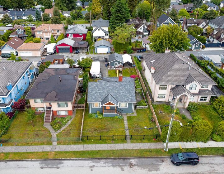 Property Photo: 907 Sixth Street BC V3L 3C8