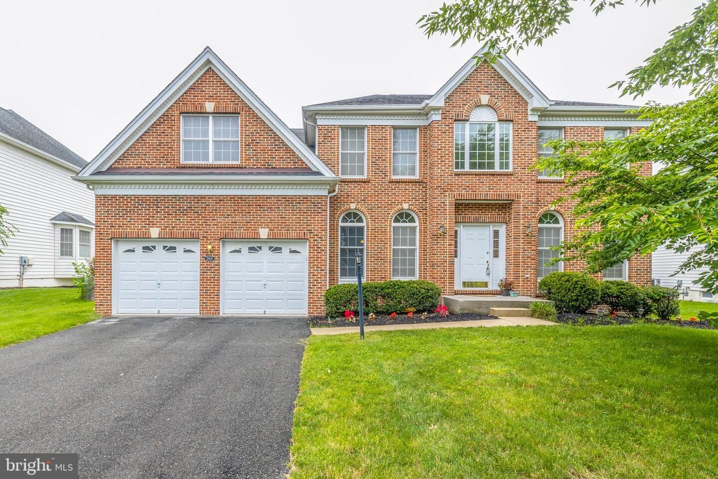 Property Photo: 22829 Queensbridge Drive VA 20148