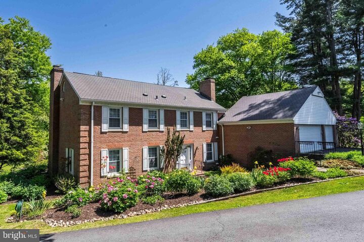 Property Photo: 1003 Priory Place VA 22101