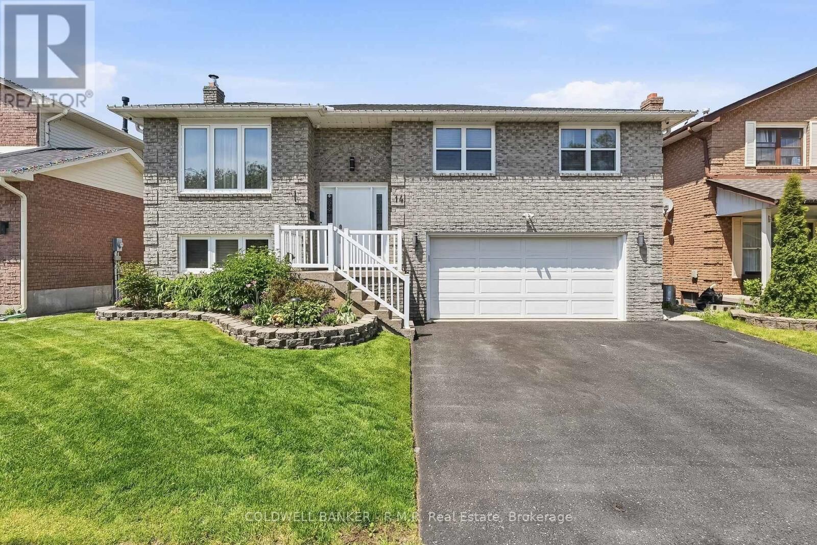 Property Photo: 14 Glenabbey Drive ON L1E 1B9
