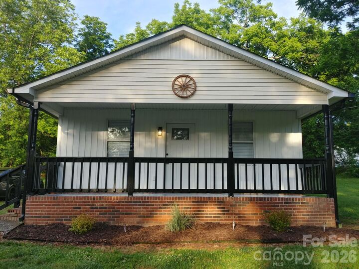 Property Photo: 702 Harmon Road NC 28086