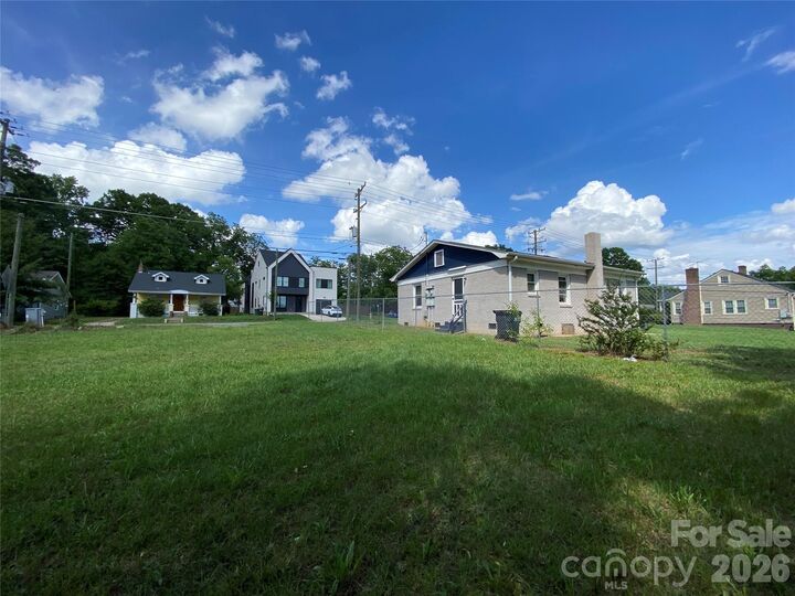 Property Photo:  805 Norris Avenue  NC 28206 