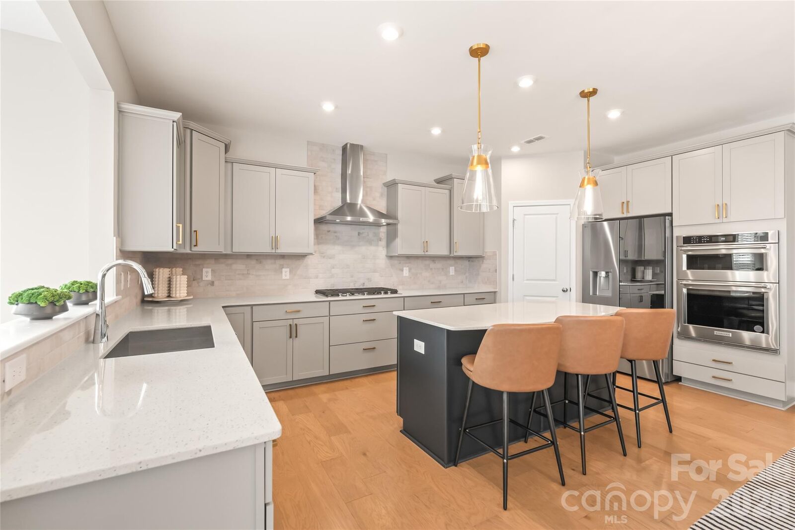 Property Photo: 12205 Hollinhope Drive NC 28278