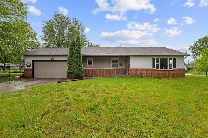 Property Photo:  909 Hillery Road  OH 43229 