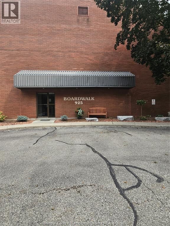 Property Photo:  925 Grand Avenue West 108  ON N7L 4Z1 