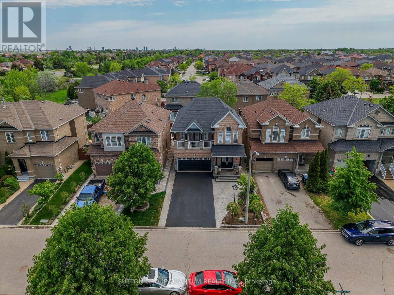 Property Photo:  35 Devonsleigh Drive  ON L7A 3S3 