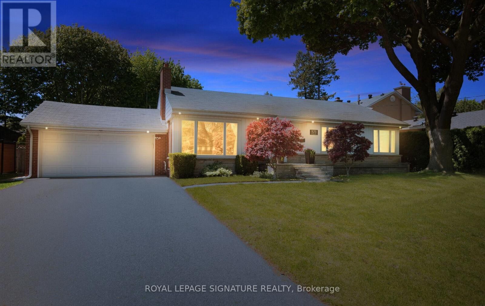 Property Photo:  1570 Park Royale Boulevard  ON L5E 2Z4 