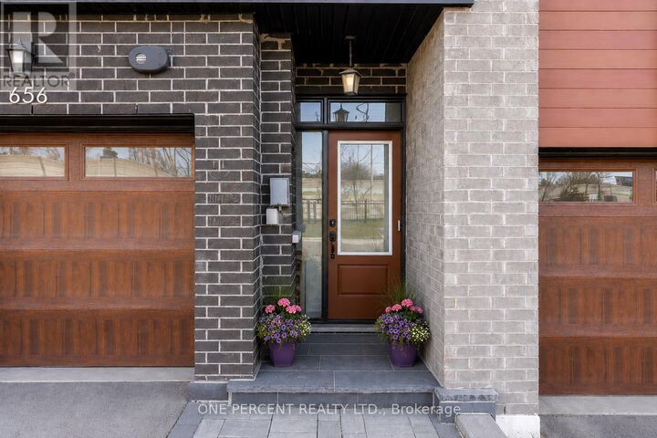 Property Photo:  656 Tupelo Court  ON L5G 0C4 