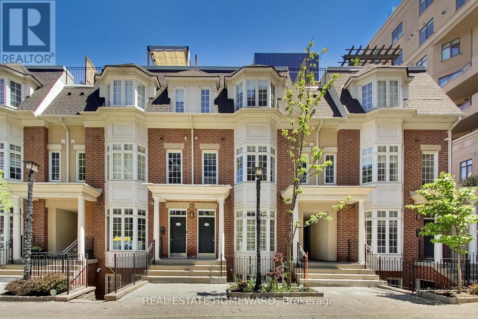 Property Photo: 11 Niagara Street Th 11 ON M5V 3N9
