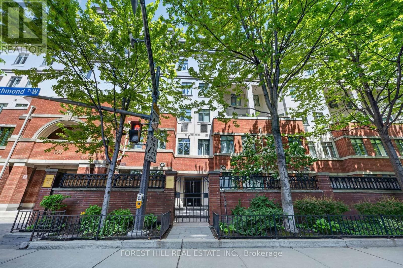 Property Photo: 500 Richmond Street West Th 115 ON M5V 3N4