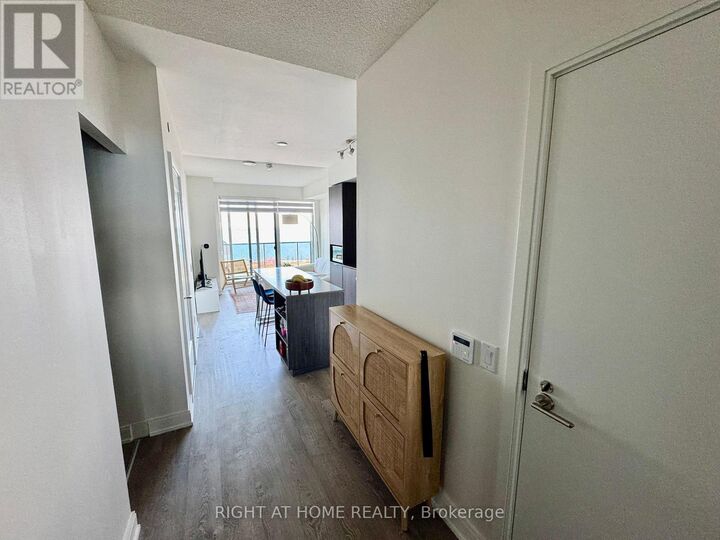 Property Photo:  70 Annie Craig Drive 1906  ON M8V 0G2 