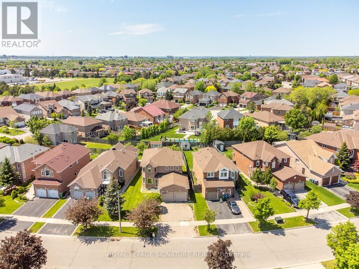 Property Photo:  1307 Midgreen Lane  ON L5V 2E6 