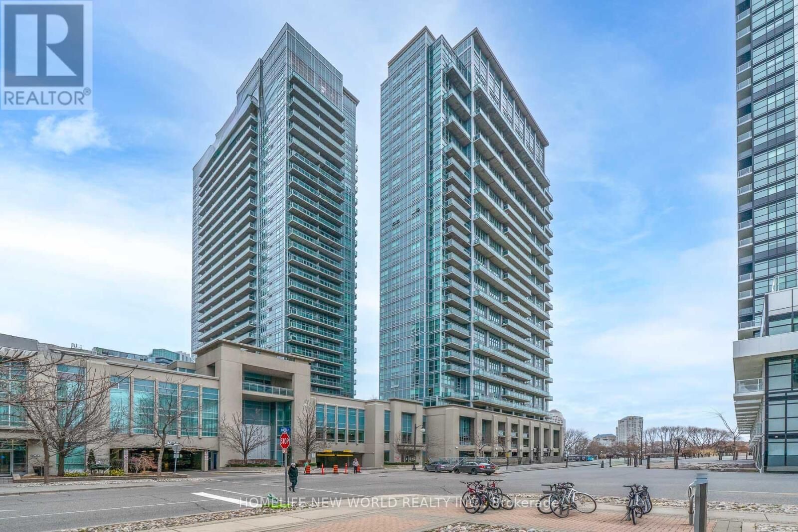 Property Photo: 165 Legion Road North 1722 ON M8Y 0B3