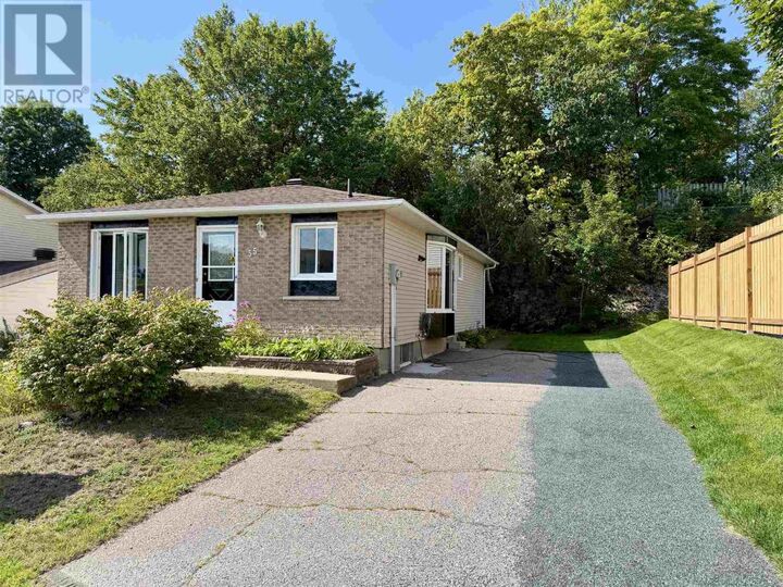 Property Photo: 55 Pearson Dr ON P5A 2X2