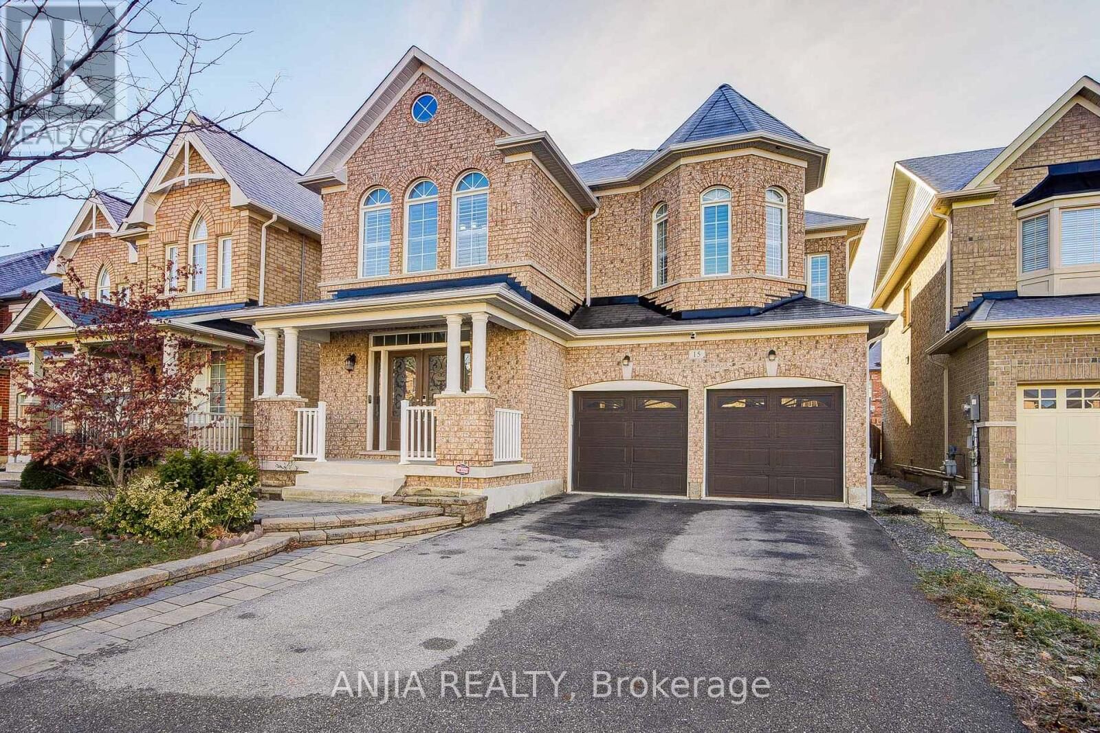 Property Photo:  15 Ross Shiner Lane  ON L4A 0V5 