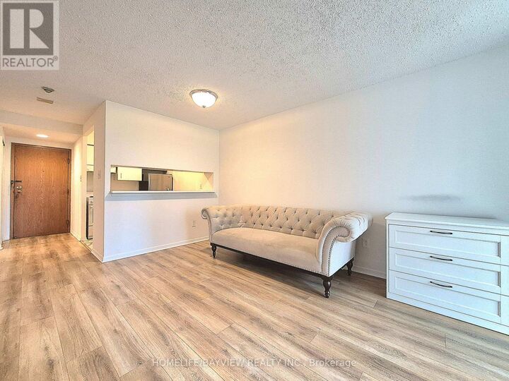 Property Photo: 44 St Joseph Street 607 ON M4Y 2W4