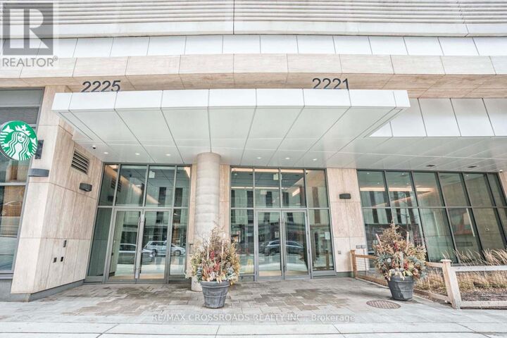 Property Photo:  2221 Yonge Street 1404  ON M4S 0B4 