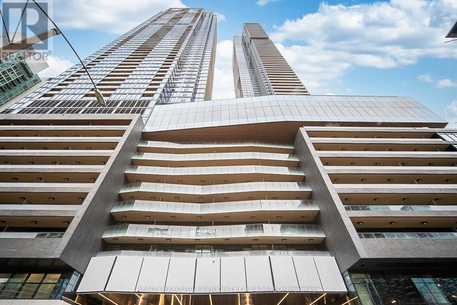 Property Photo:  1 Concord Cityplace Way 5515  ON M5V 0X3 