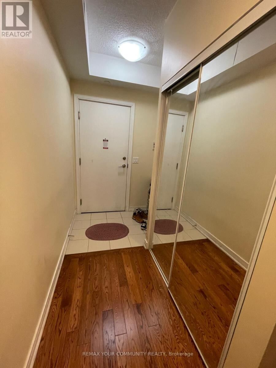 Property Photo: 9191 Yonge Street 518 SW ON L4C 1E2
