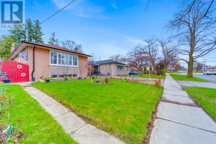 Property Photo:  118 Brimorton Drive  ON M1P 4A1 